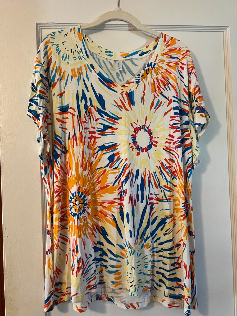 Sunburst Print V-Neck Short Sleeve Tee - Multi